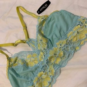 New with tags Adore Me bralette!